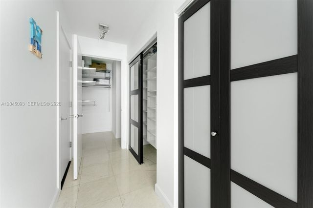 900 Biscayne Blvd 5812, Miami, FL 33132