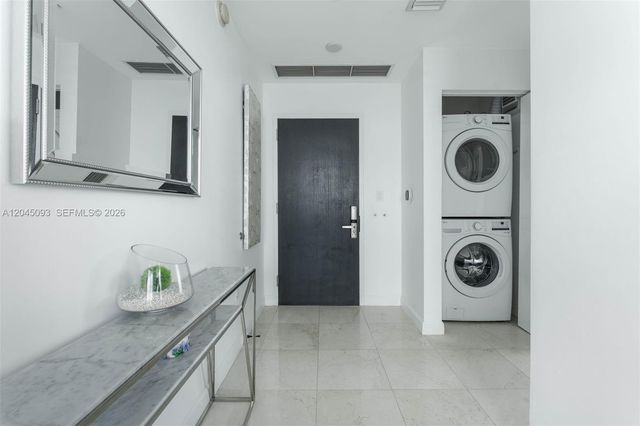 900 Biscayne Blvd 5812, Miami, FL 33132