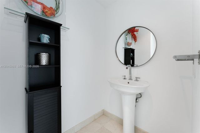 900 Biscayne Blvd 5812, Miami, FL 33132
