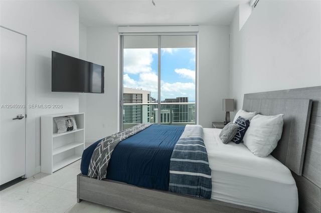 900 Biscayne Blvd 5812, Miami, FL 33132