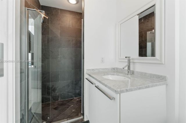 900 Biscayne Blvd 5812, Miami, FL 33132