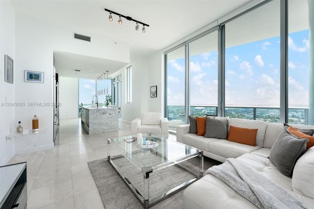 900 Biscayne Blvd 5812, Miami, FL 33132