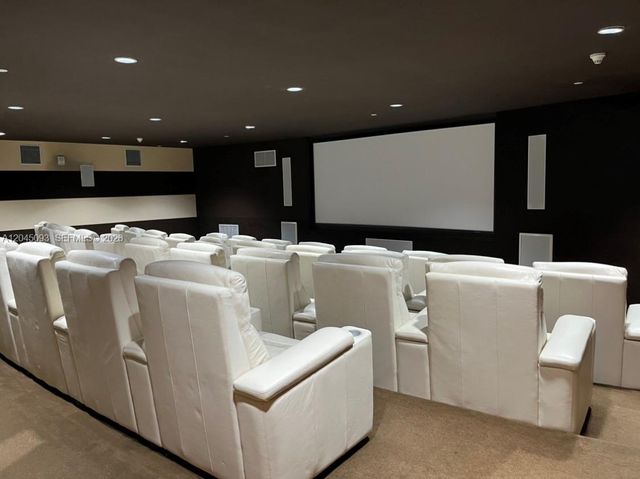 900 Biscayne Blvd 5812, Miami, FL 33132