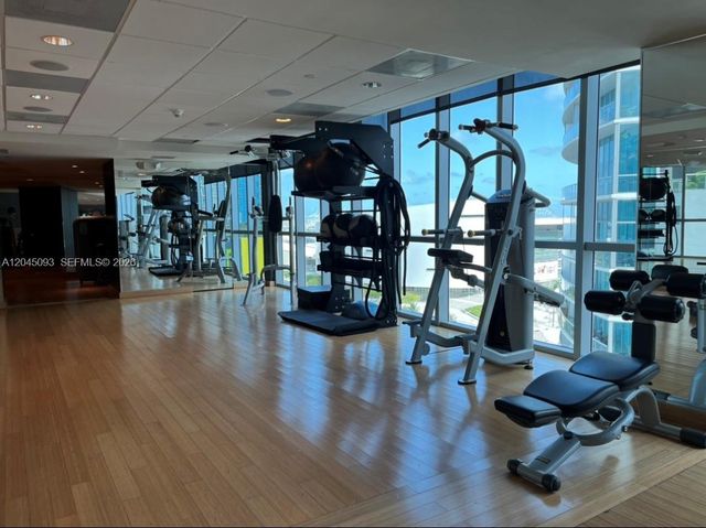 900 Biscayne Blvd 5812, Miami, FL 33132
