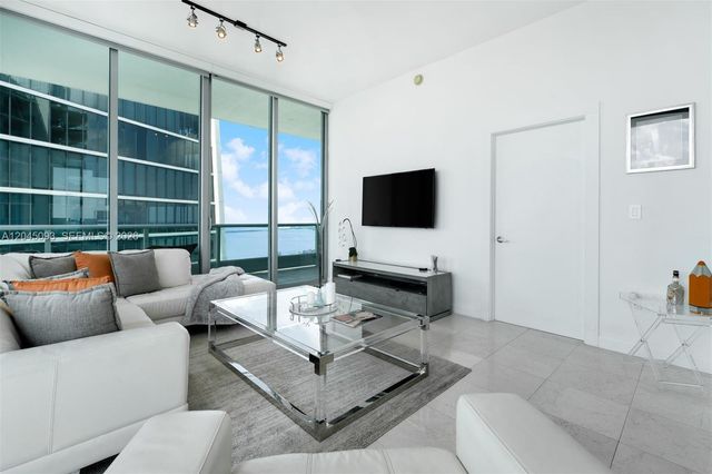 900 Biscayne Blvd 5812, Miami, FL 33132