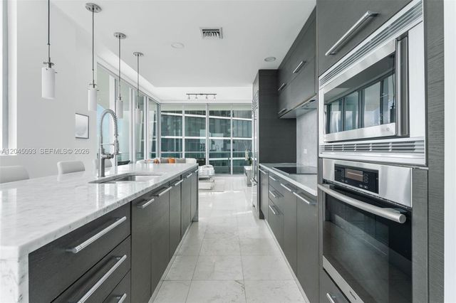 900 Biscayne Blvd 5812, Miami, FL 33132