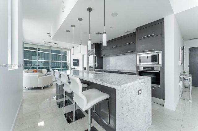 900 Biscayne Blvd 5812, Miami, FL 33132