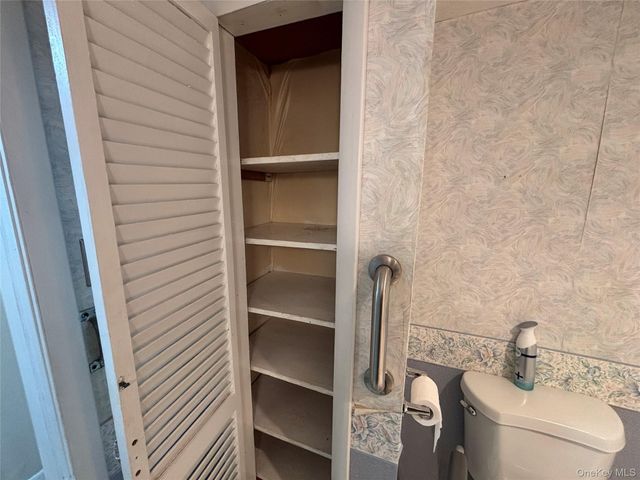 647 S Drury Lane, Rock Tavern, NY 12549