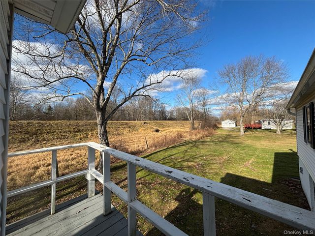 647 S Drury Lane, Rock Tavern, NY 12549