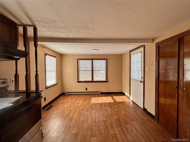 647 S Drury Lane, Rock Tavern, NY 12549