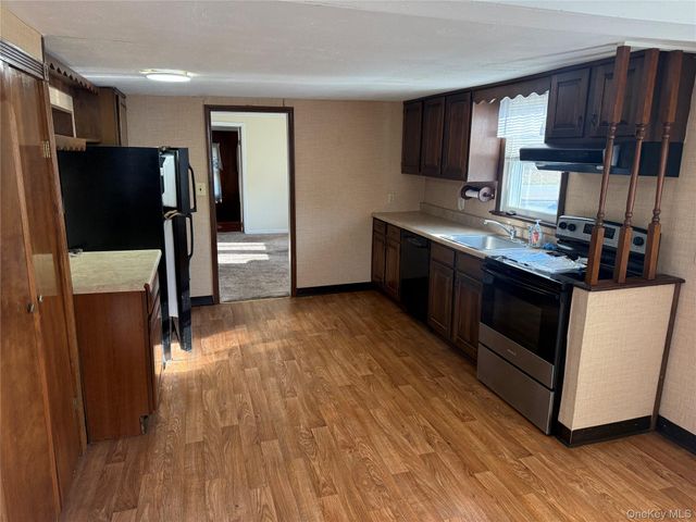 647 S Drury Lane, Rock Tavern, NY 12549