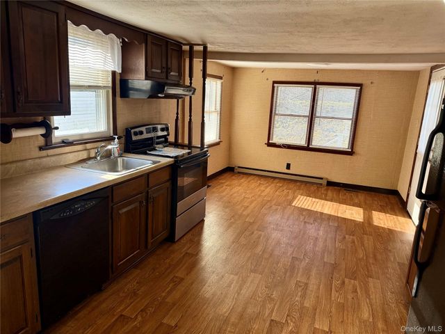 647 S Drury Lane, Rock Tavern, NY 12549