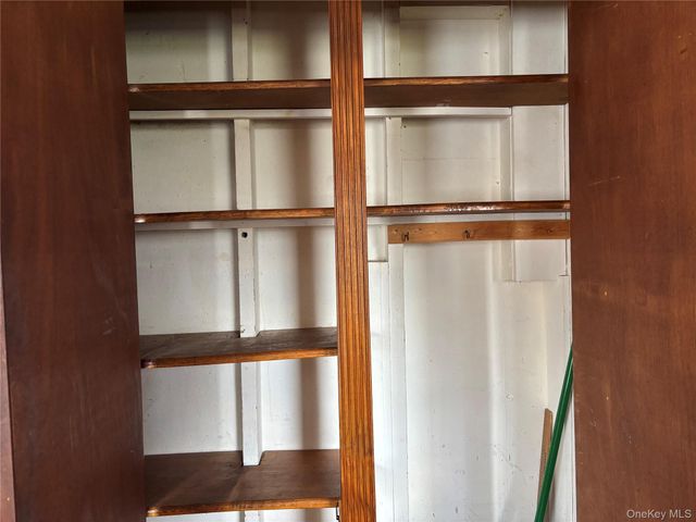 647 S Drury Lane, Rock Tavern, NY 12549