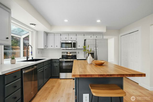 3943 S 271st Place, Kent, WA 98032