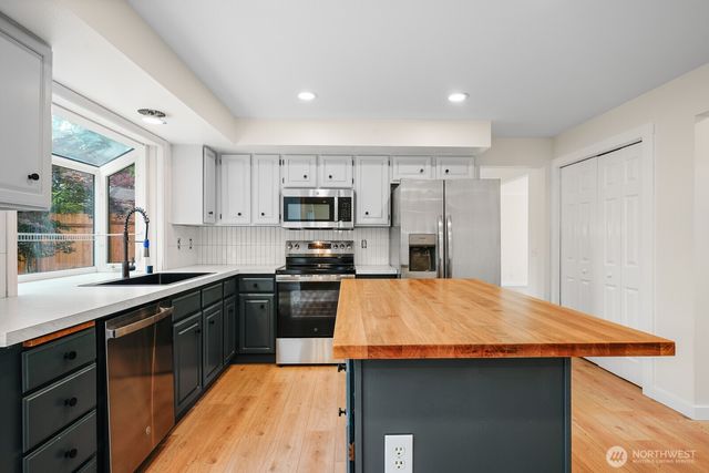 3943 S 271st Place, Kent, WA 98032