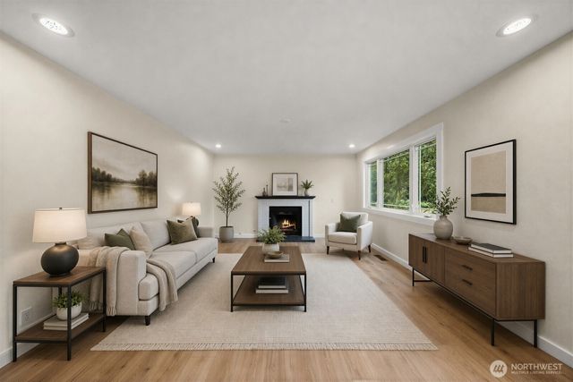 3943 S 271st Place, Kent, WA 98032