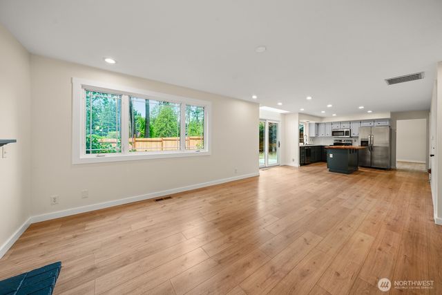 3943 S 271st Place, Kent, WA 98032