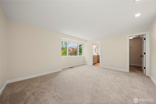 3943 S 271st Place, Kent, WA 98032