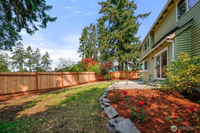 3943 S 271st Place, Kent, WA 98032