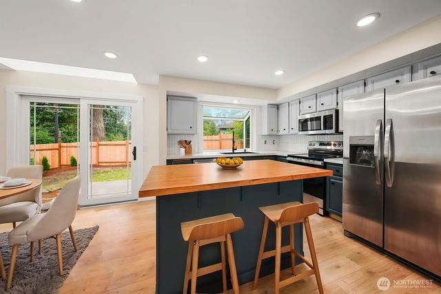 3943 S 271st Place, Kent, WA 98032