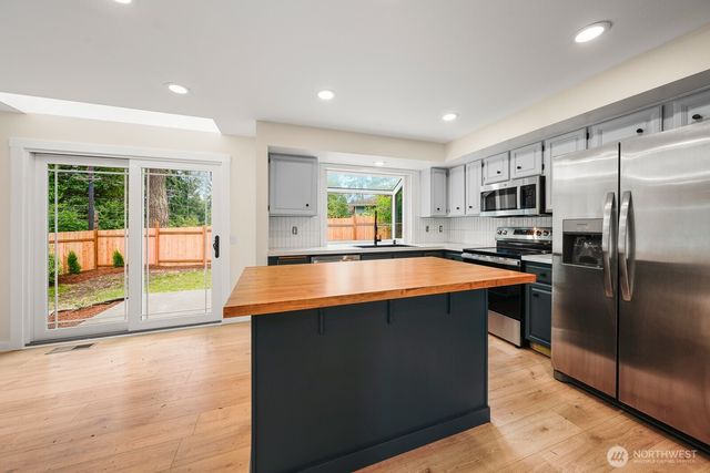3943 S 271st Place, Kent, WA 98032