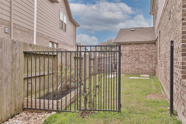 33580 Green Prairie Drive, Brookshire, TX 77423