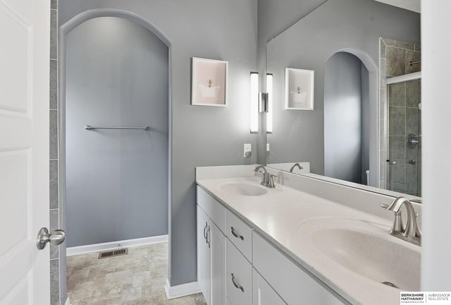 11003 Superior Drive, Papillion, NE 68046