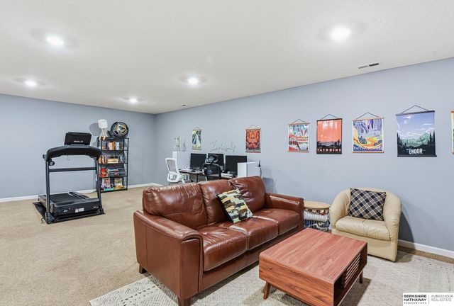 11003 Superior Drive, Papillion, NE 68046