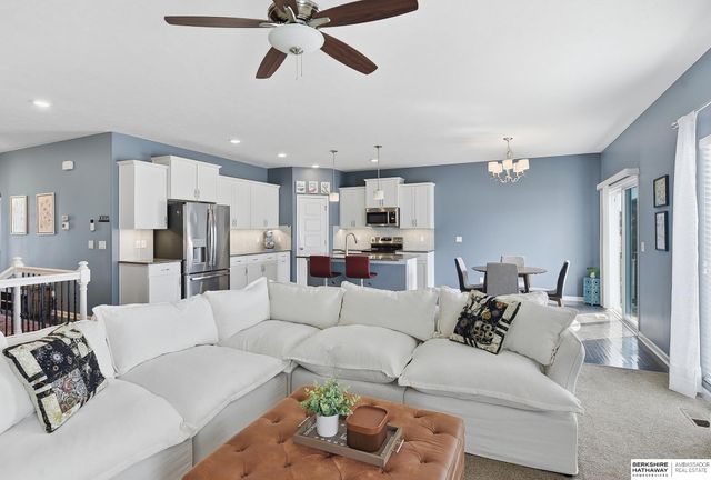 11003 Superior Drive, Papillion, NE 68046