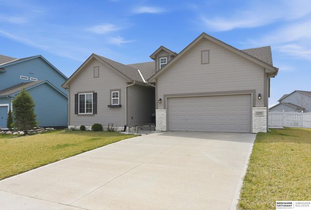 11003 Superior Drive, Papillion, NE 68046