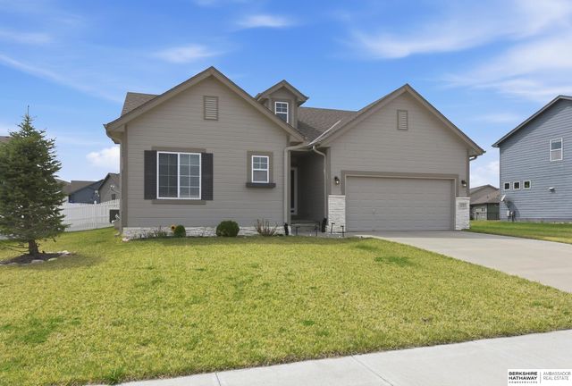 11003 Superior Drive, Papillion, NE 68046