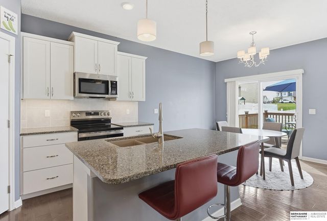 11003 Superior Drive, Papillion, NE 68046