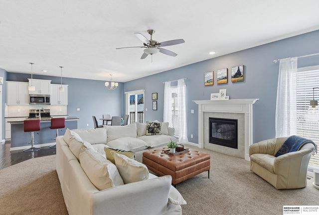 11003 Superior Drive, Papillion, NE 68046