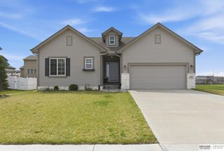 11003 Superior Drive, Papillion, NE 68046