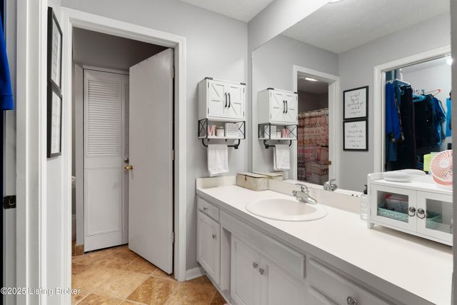 252 MOSER RD, Louisville, KY 40223