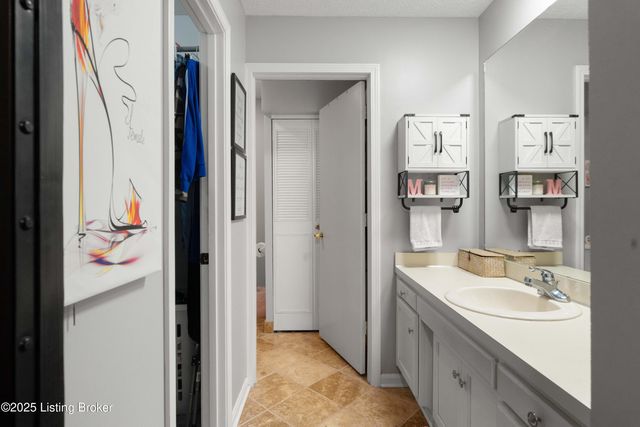 252 MOSER RD, Louisville, KY 40223