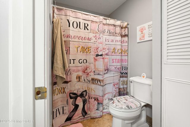 252 MOSER RD, Louisville, KY 40223