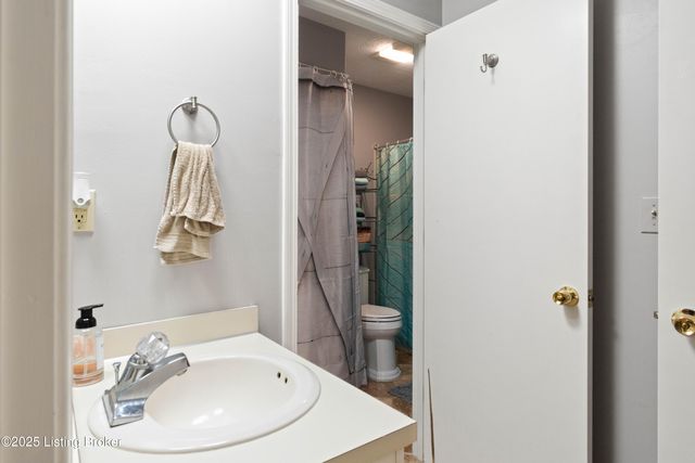 252 MOSER RD, Louisville, KY 40223