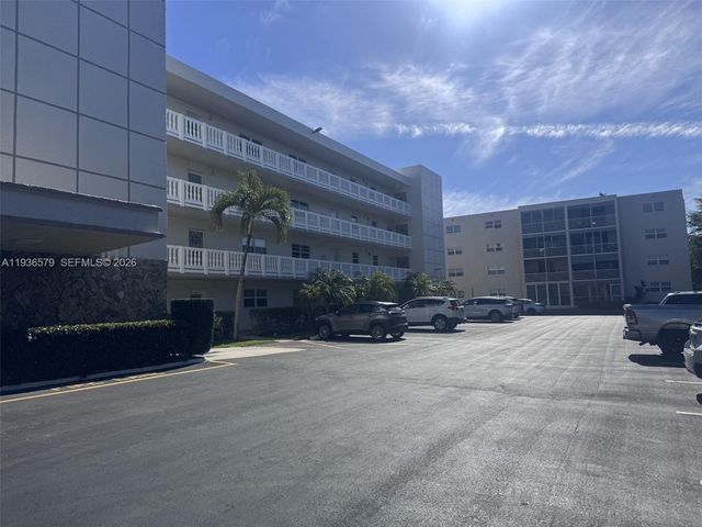 1025 SE 3rd Ave 102, Dania Beach, FL 33004