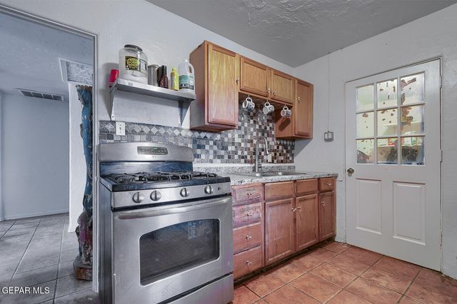7233 STILES, El Paso, TX 79915