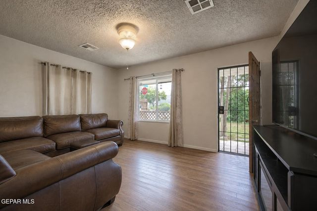 7233 STILES, El Paso, TX 79915