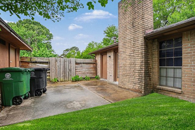 2702 Meandering Trail, Houston, TX 77339