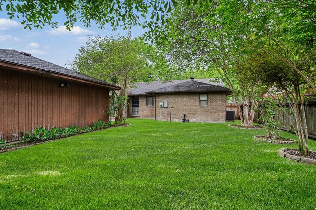 2702 Meandering Trail, Houston, TX 77339