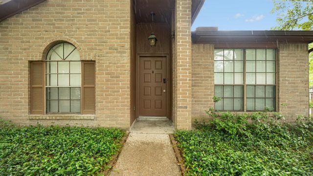 2702 Meandering Trail, Houston, TX 77339