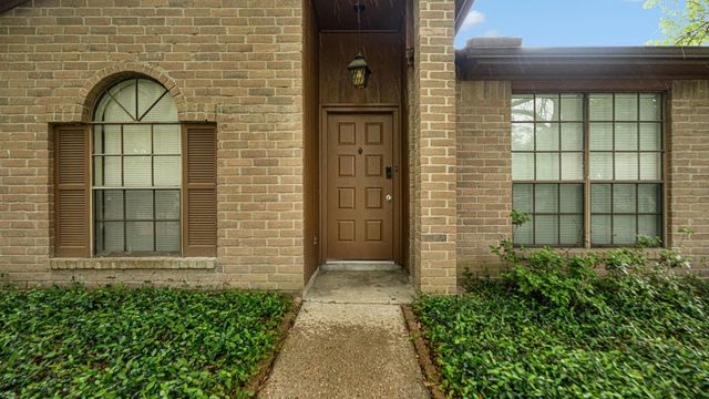 2702 Meandering Trail, Houston, TX 77339