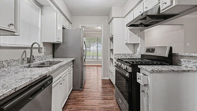 2702 Meandering Trail, Houston, TX 77339