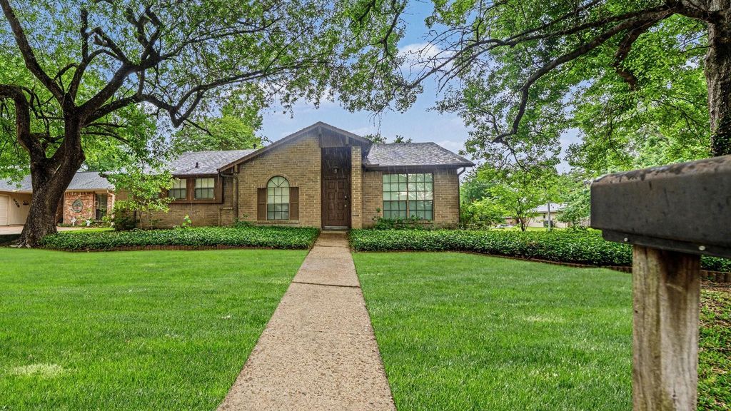 2702 Meandering Trail, Houston, TX 77339