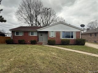 2501 King Road, Trenton, MI 48183