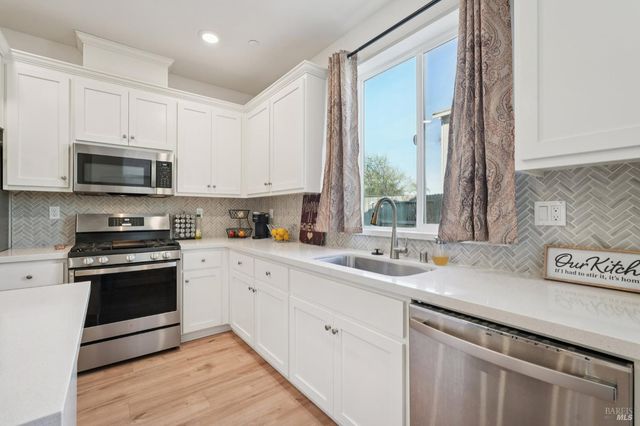 3042 Vasquez Ct, Vacaville, CA 95688