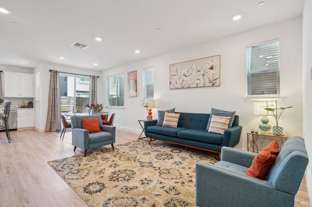 3042 Vasquez Ct, Vacaville, CA 95688